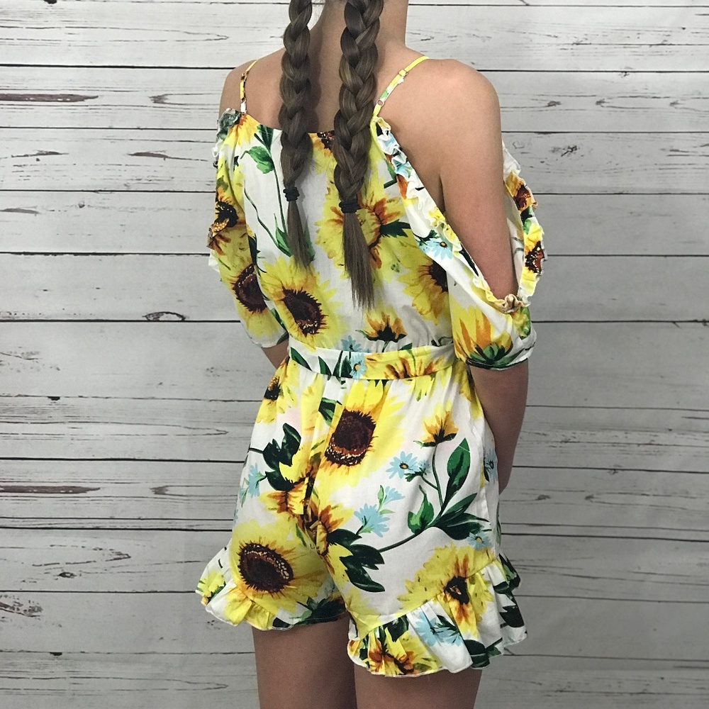Sunflower Romper 🌻 - Picture 3 of 3
